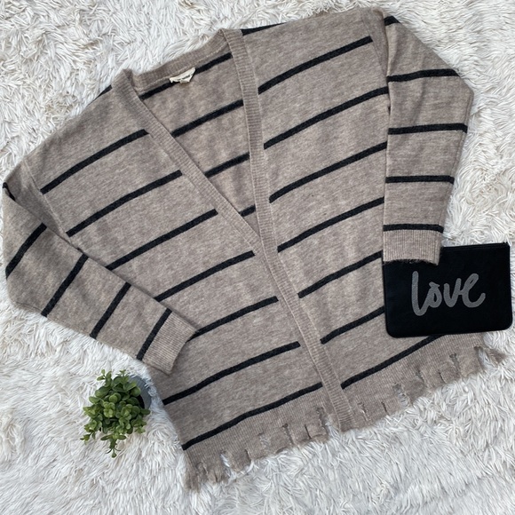 EE Some Sweaters - EE Some Tab Fringe Cardigan 💗 Oatmeal & Gray